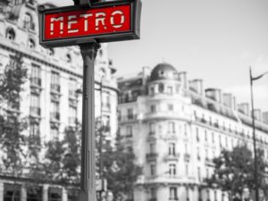 Фотообои с акцентом на черно-белое